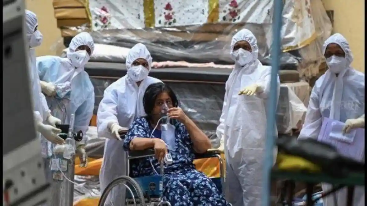 KONDISI INDIA TERBARU Melonjak 300.000 Kasus Covid-19, Warga India Berlarian Cari Tabung Oksigen