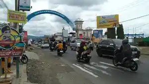 lalu-lintas-arus-mudik-lebaran-di-simpang-tiga-sampang-cilacap.jpg