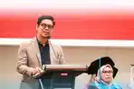Andi-Edy-Manaf-saat-memberi-sambutan-di-acara-wisuda.jpg