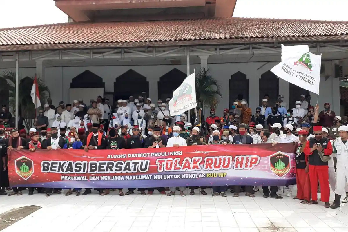 Rabu Siang Ini Ratusan Ormas Gelar Aksi di Depan Gedung DPR,  #Tangkap_PengusungRUUHIP Trending