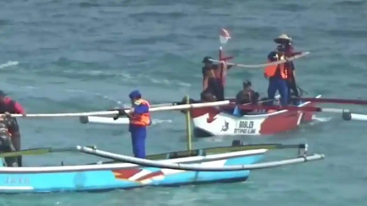 Ditemukan Tinggal Perahu, Nelayan Pesisir Barat yang Hilang Diharapkan Selamat