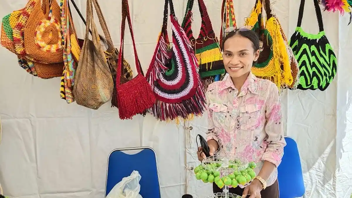 Semarak PON XX, Wadomu Art Hadirkan Aksesoris Buah Pinang dan Sirih