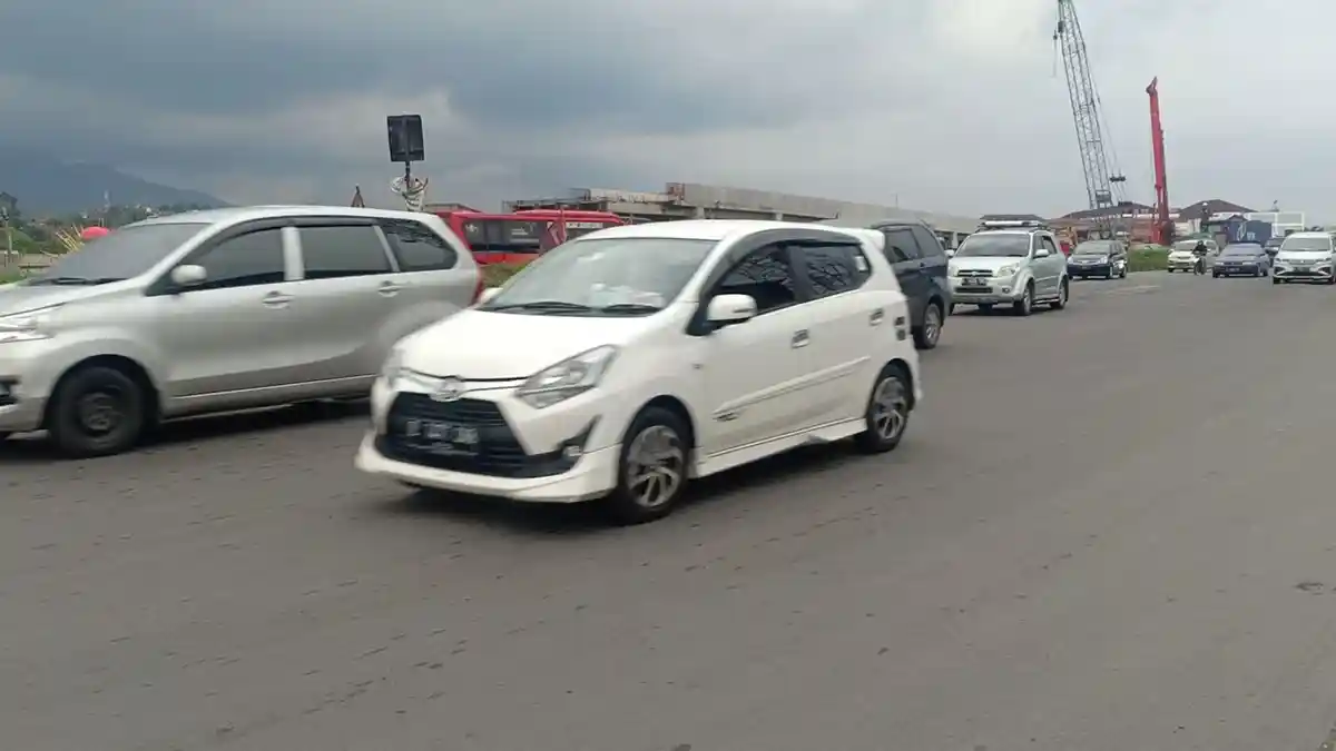 Sejak Siang Tadi Volume Kendaraan di Cileunyi Terus Meningkat, Didominasi Roda Dua