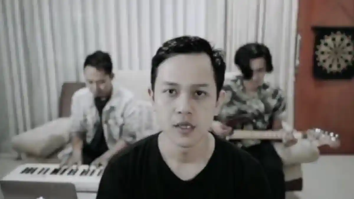 Chord Gitar dan Lirik Lagu Dasar Pengecut - Tahta: Jadi Sakit Sendiri Merasa Berarti