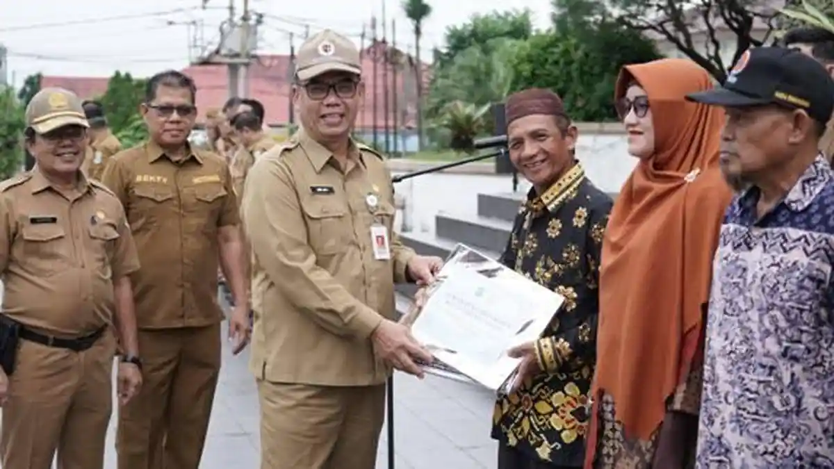 Pemkot Pangkalpinang Serahkan Piagam dan Santunan kepada 7 ASN Pensiun