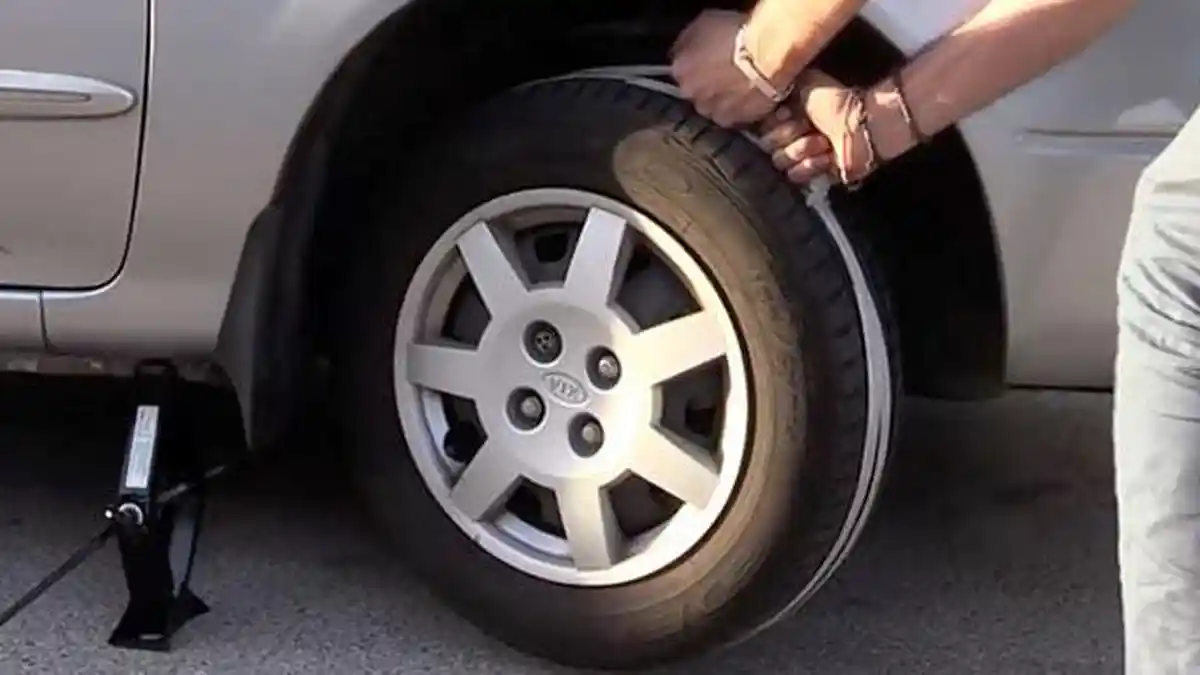Ini Cara Efektif Hidupkan Mobil Mogok Tanpa Perlu Dorong