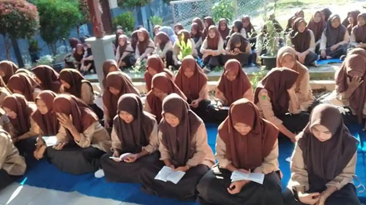 Syukuran HUT RI, Ratusan Siswa SMAN 2 Delima, Pidie Baca Yasin