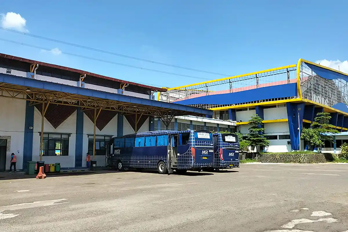 H-10 Lebaran, Terminal Bus Jatijajar Depok Masih Sepi dari Pemudik