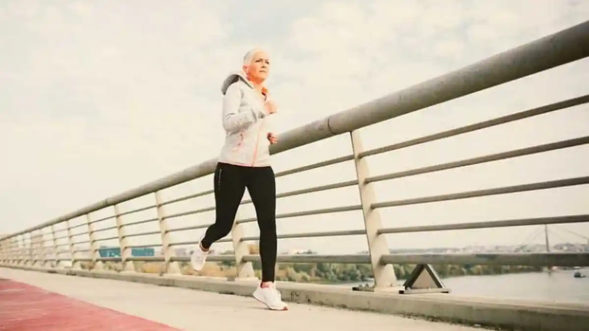 7 Cara Alami Mengatasi Gejala Menopause, Anda Bakal Terlihat Lebih Sehat dan Bugar
