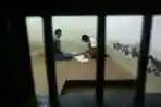 Dua Murid Mengerjakan UN Dibalik Jeruji Mapolsek
