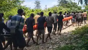 Warga-Desa-Oe-ekam-dan-PLN.jpg