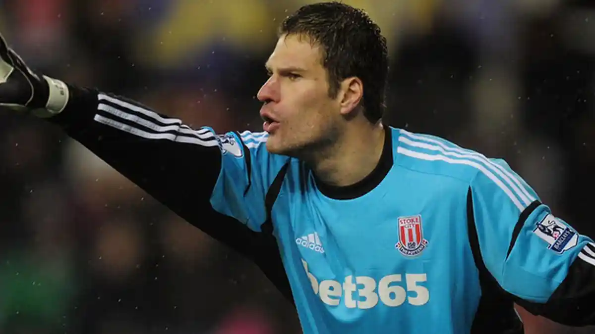 Stoke City Belum Terima Penawaran untuk Asmir Begovic