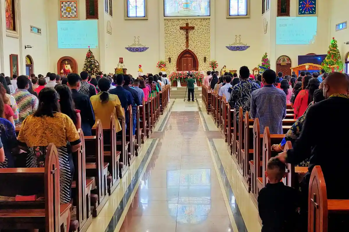 Natal Damai di Pulau Seribu Masjid, Warga Umat Beragama Saling Menjaga