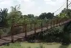 Jembatan-Gantung-Klitih-yang-Masih-Berdiri-Meskipun-Sudah-Tidak-Berfungsi.jpg