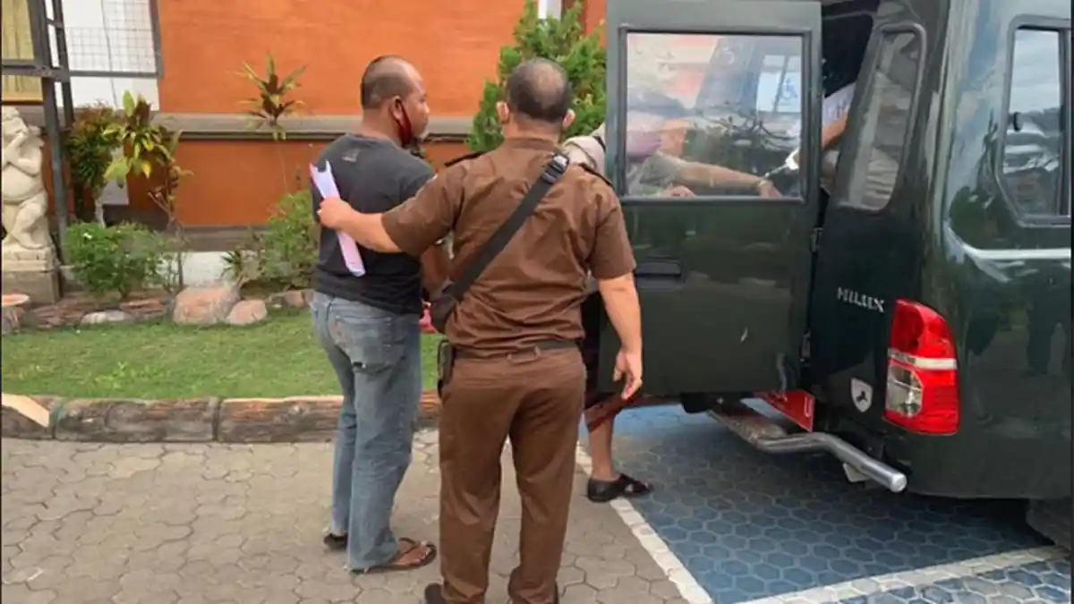 Diduga Lakukan Penggelapan Dana, 3 Mantan Prajuru Desa Adat Penarukan Ditahan di Mapolres Buleleng