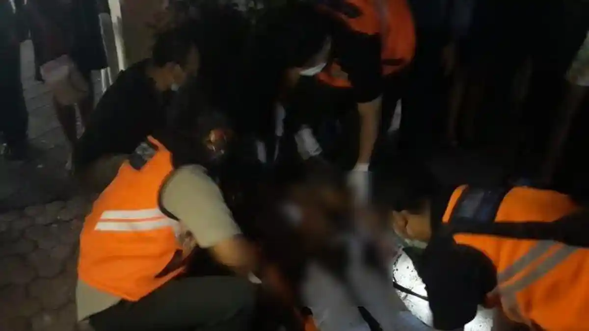 Berawal dari Mabuk Miras, Dua Buruh Duel Hingga Salah Satunya Dibawa ke RS