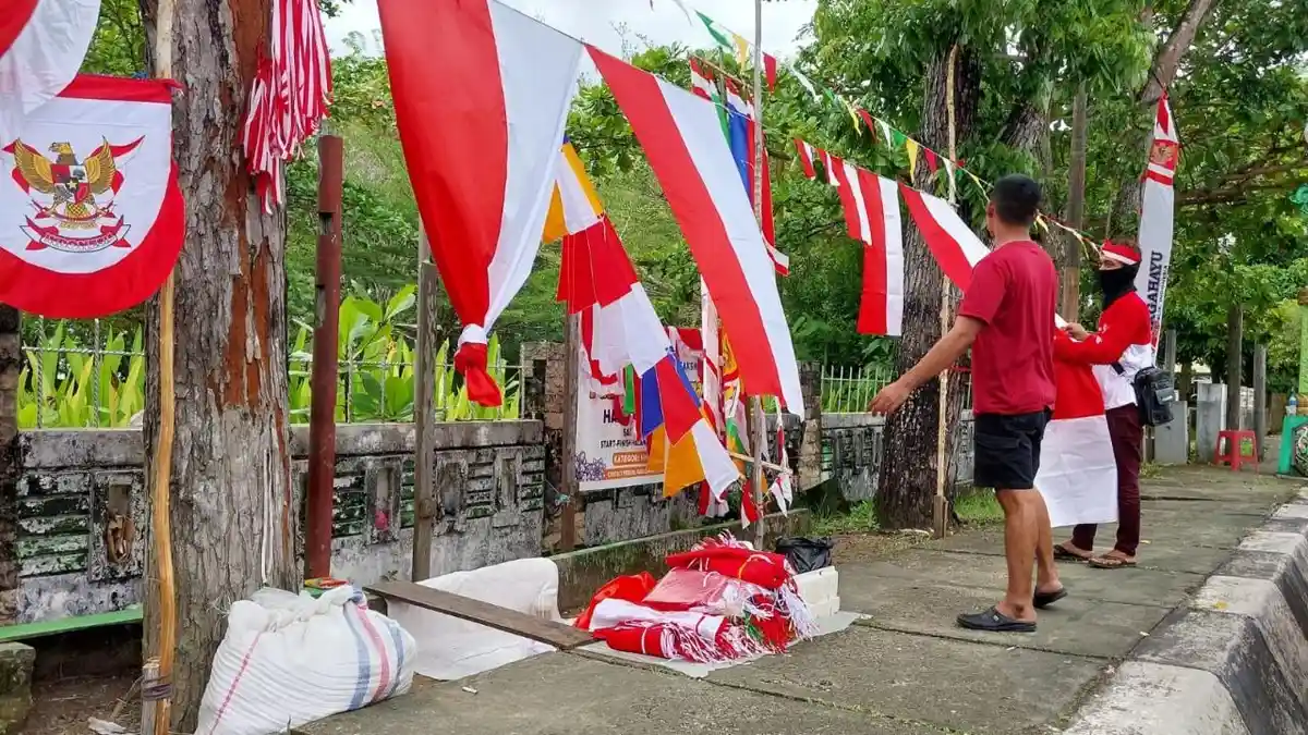 Memanfaatkan Jelang HUT Ke-77 RI, Pedagang Bendera di Kapuas Berharap Raup Untung Banyak
