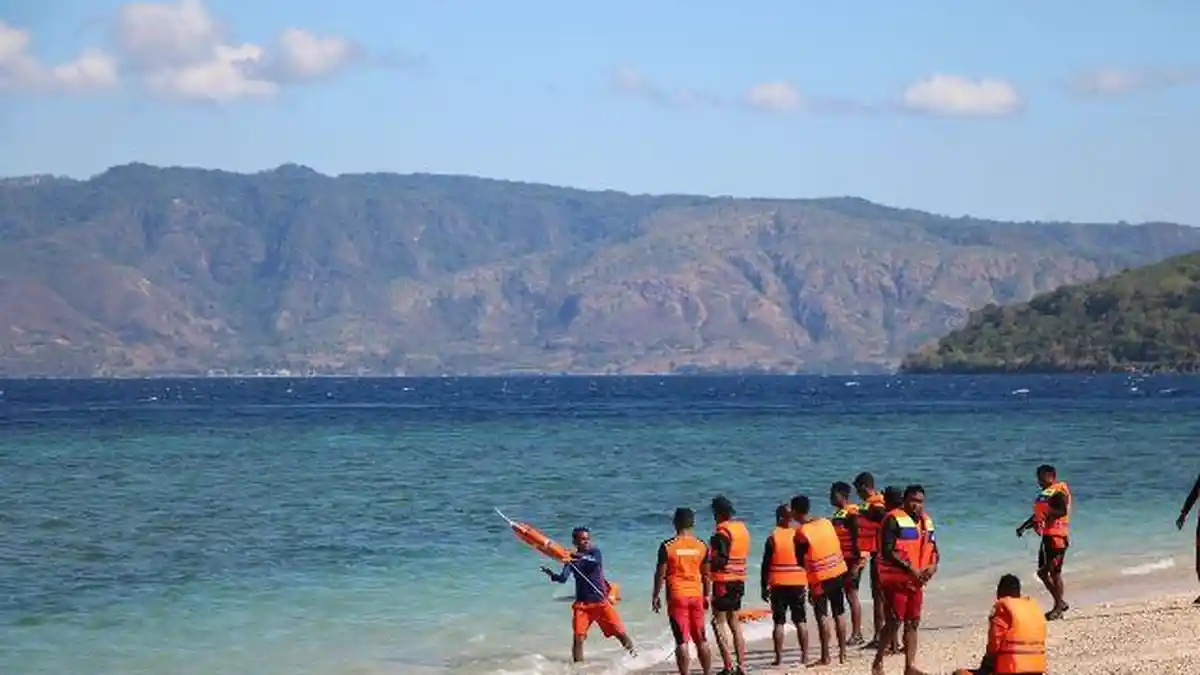 Potensi SAR Alor Praktek Teknik Water Rescue di Sabanjar