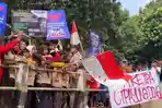 BANJIR-CIPAYUNG-Warga-di-sekitar-TPA-Cipayung-menggelar-aksi-unjuk-rasa.jpg