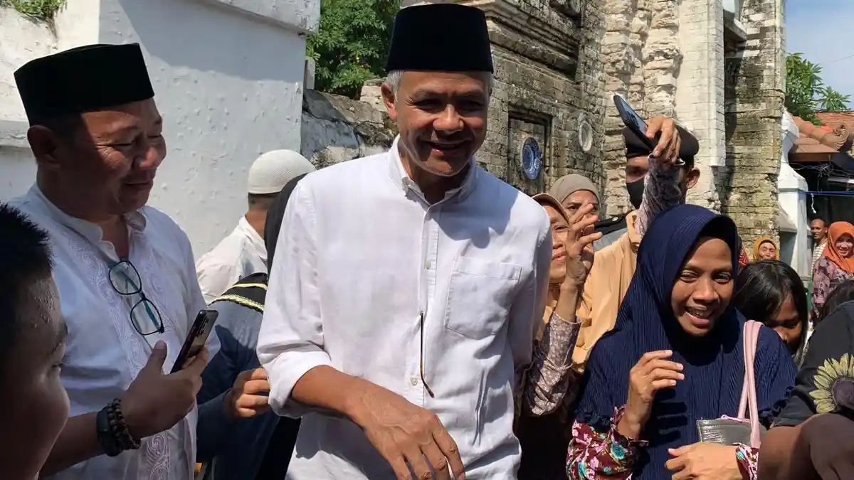 Jelang Ramadan, Ganjar Obati Kerinduan Ziarahi Makam Walisongo, dari Surabaya hingga Cirebon