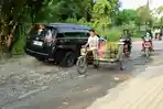 JALAN-RUSAK-Kondisi-jalan-rusak-dan-banjir.jpg