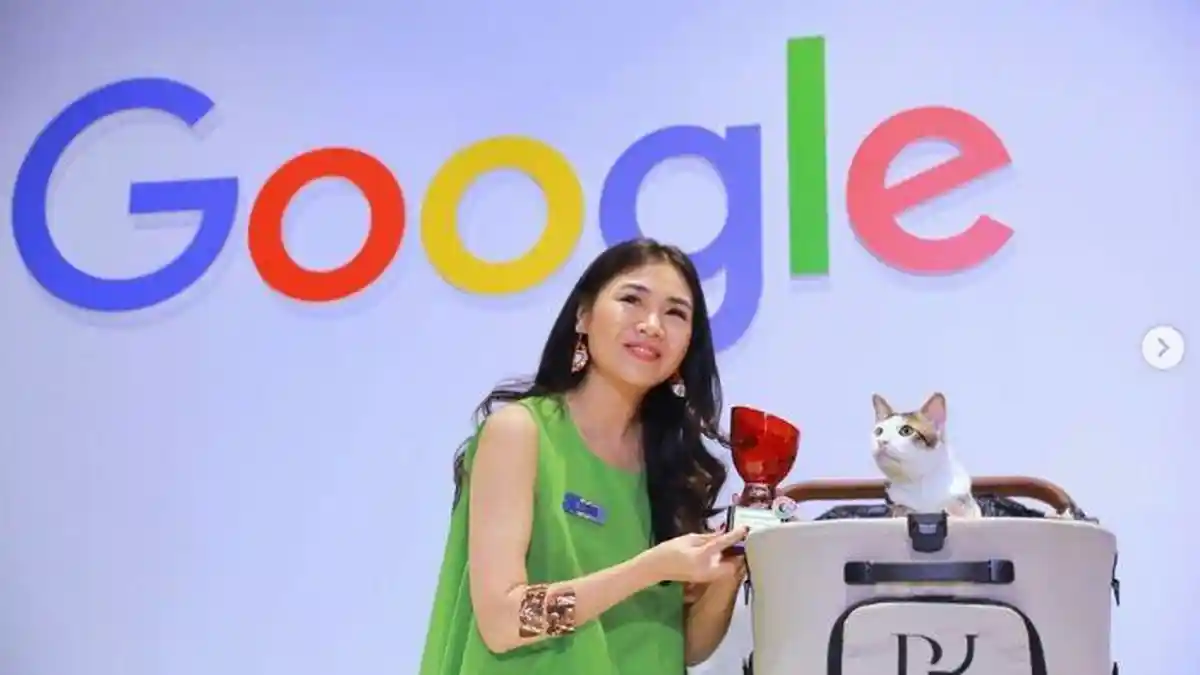 6 Potret Menggemaskan Bobby Kertanegara Kucing Prabowo saat Raih Penghargaan, Jadi Top Search Google