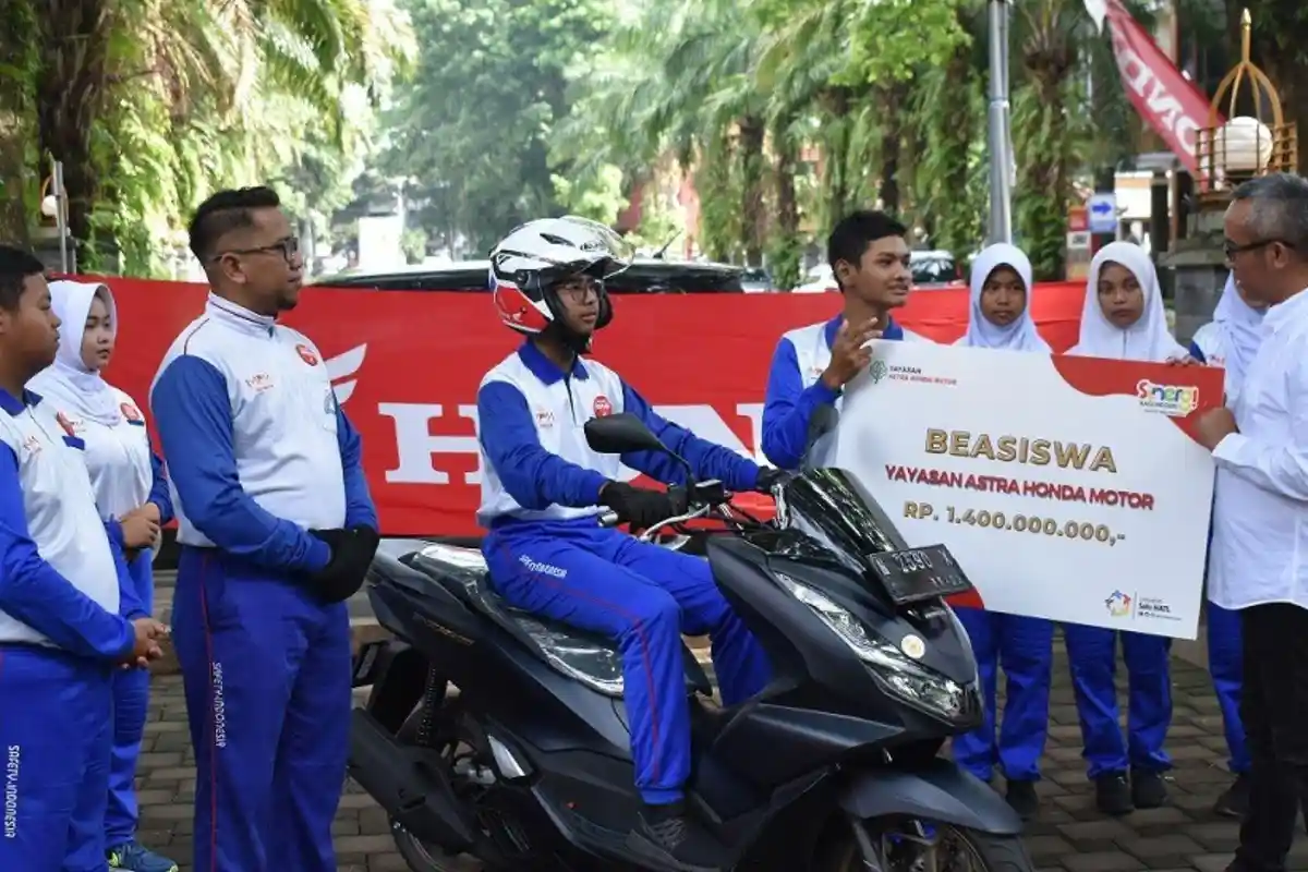 Yayasan AHM Beri Beasiswa Pendidikan untuk Future Leader Lebih dari Rp 1,4 Miliar