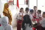 Ilustrasi-para-murid-sekolah-dasar-di-Kota-Kediri-yang-sedang-belajar.jpg