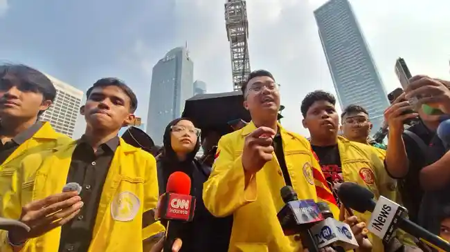 Mahasiswa Berhasil Tembus Blokade Polisi usai Dipaksa Pindah Aksi dari Bundaran HI ke DPR