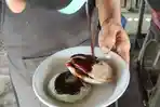 Surabi Tradisional Sunda Brebes, Dimasak dengan Kayu Disiram Santan dan Gula Merah Kental