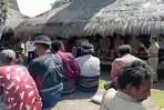 Rapat-bersama-yang-dipimpin-Wabup-Sumba-Barat-Daya-dihadiri-perwakilan-Kampung-Adat-Ratenggaro.jpg