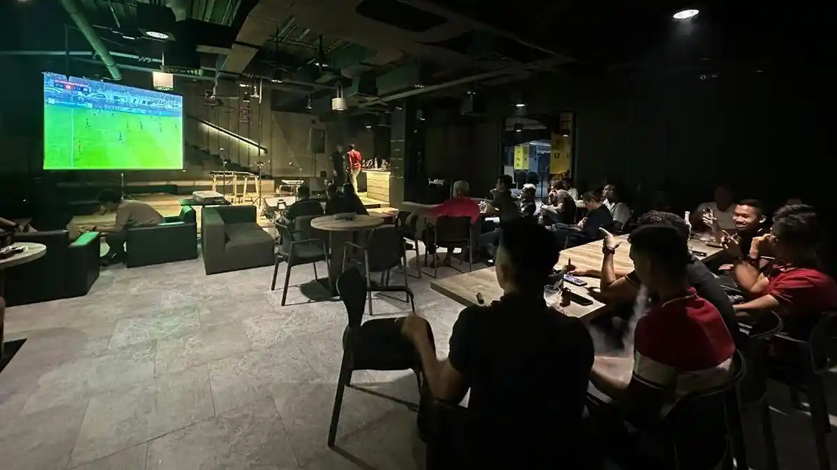 Nobar Indonesia Vs Saudi Arabia di Rooms Inc Semarang: Semarakkan ...