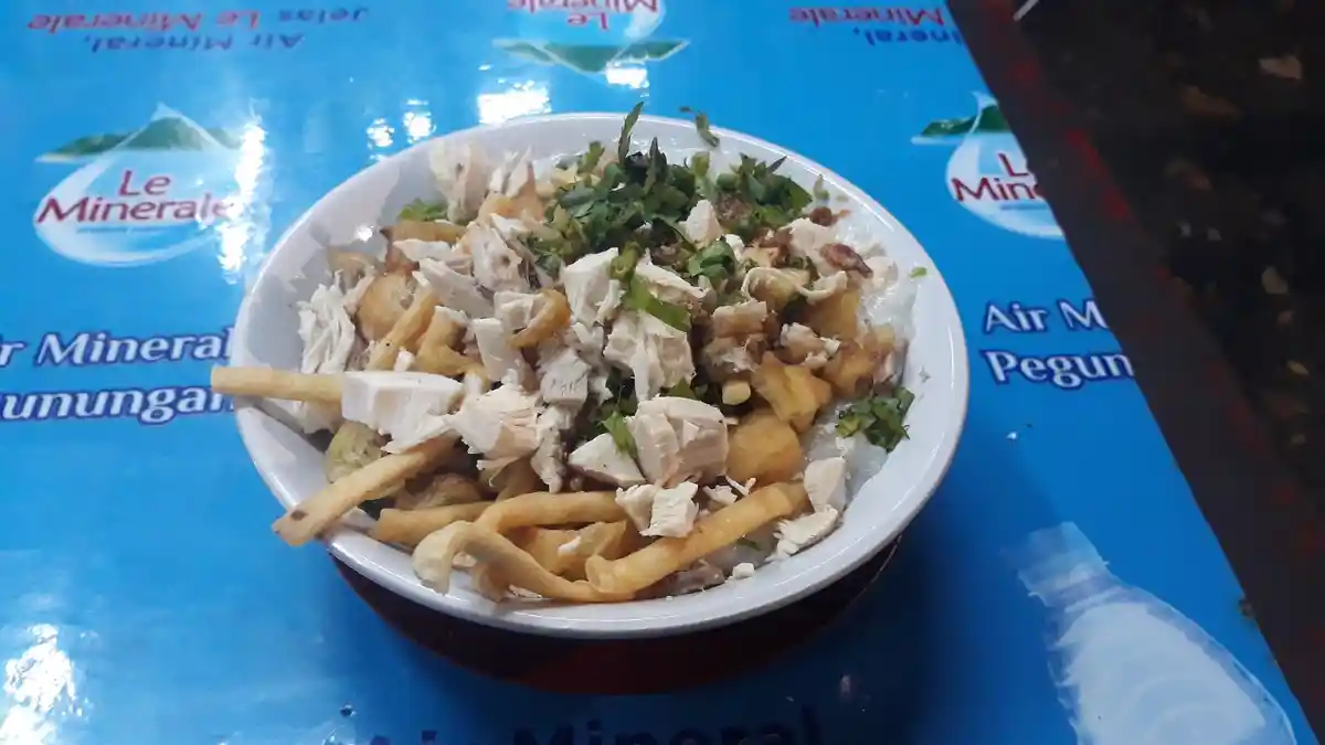 Ada Telur Mentah dan Cheese Stick, Bubur Ayam Barito Masih Jadi Primadona