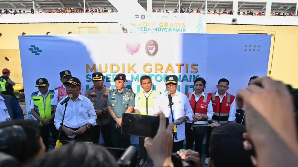 Menko PMK dan Menhub Lepas Keberangkatan Peserta Mudik Gratis Naik Kapal Dobonsolo