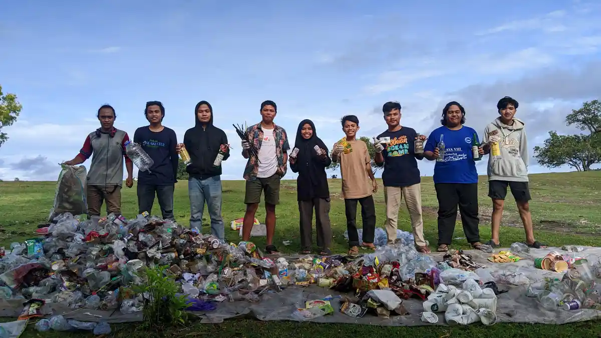 Kondom, Test Pack, Botol Miras hingga Komix Berserakan di Bukit Padang-padang Dekat Kampus Unsulbar