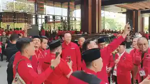 Ahok-saat-hadir-dalam-Bimtek-PDIP-di-The-Meru-Sanur.jpg