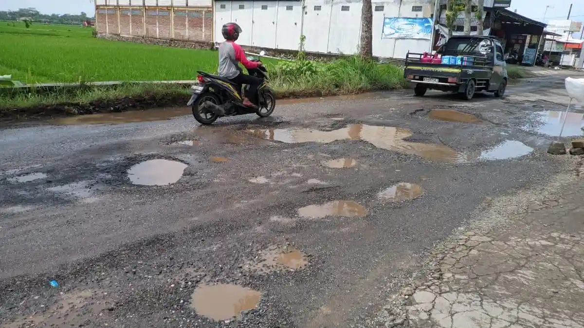 Strategi Gubenur Anyar Jateng Ahmad Luthfi Perbaiki Jalan Rusak, Butuh Rp208 Miliar