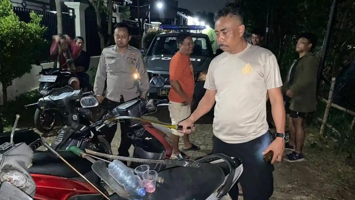 Patroli KRYD, Polisi Bubarkan Gerombolan Remaja di Cibinong, Temukan Celurit Hingga Pedang