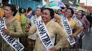 PERINGATAN-HARI-IBU-kebaya.jpg