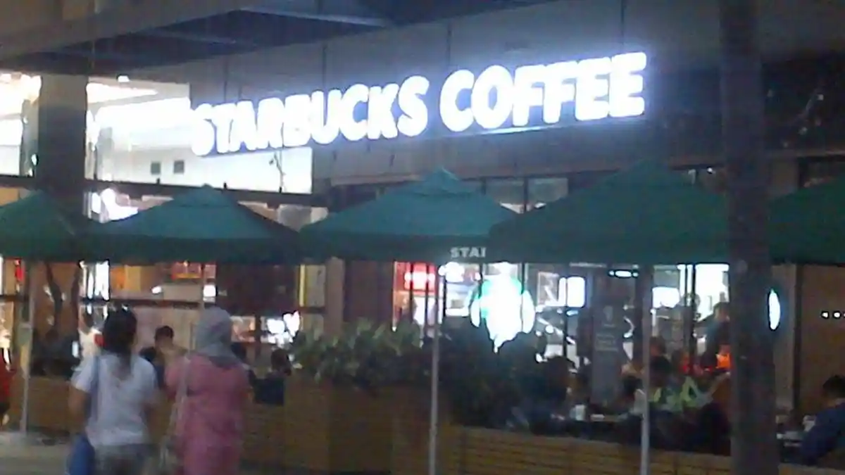 Cafe Starbucks Bandung Tetap Ramai Dikunjungi Penikmat Kopi