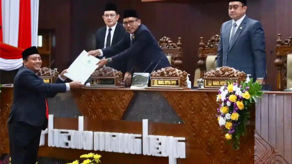 Usai Rapat Paripurna, DPRD Jatim Kirim Surat Usulan Pengangkatan Khofifah-Emil ke Presiden