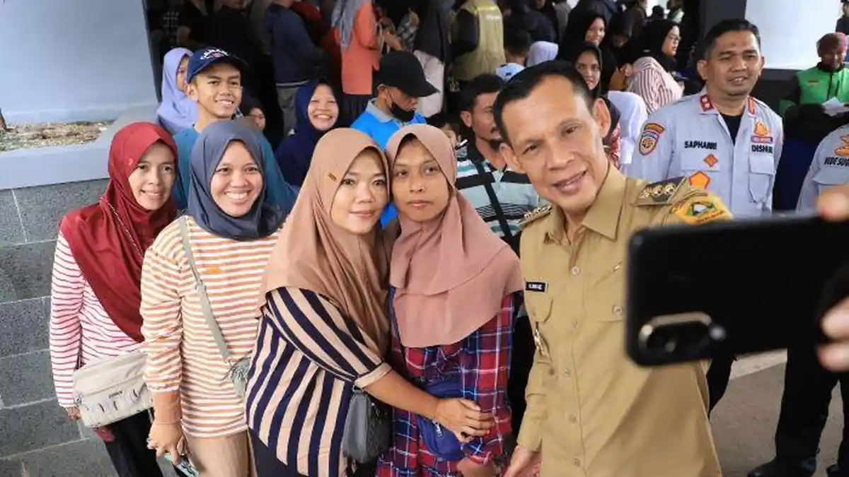 Dampak Bebas Denda dari Dedi Mulyadi, Petugas Samsat Cibinong Bogor Kewalahan Layani Pembayar Pajak