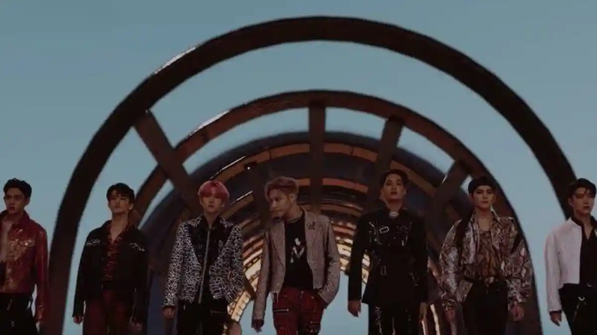 Bak Tentara Gagah di Atas Helikopter & Tank, SuperM Rilis Video Teaser 'Jopping' & Battle Dance Ini