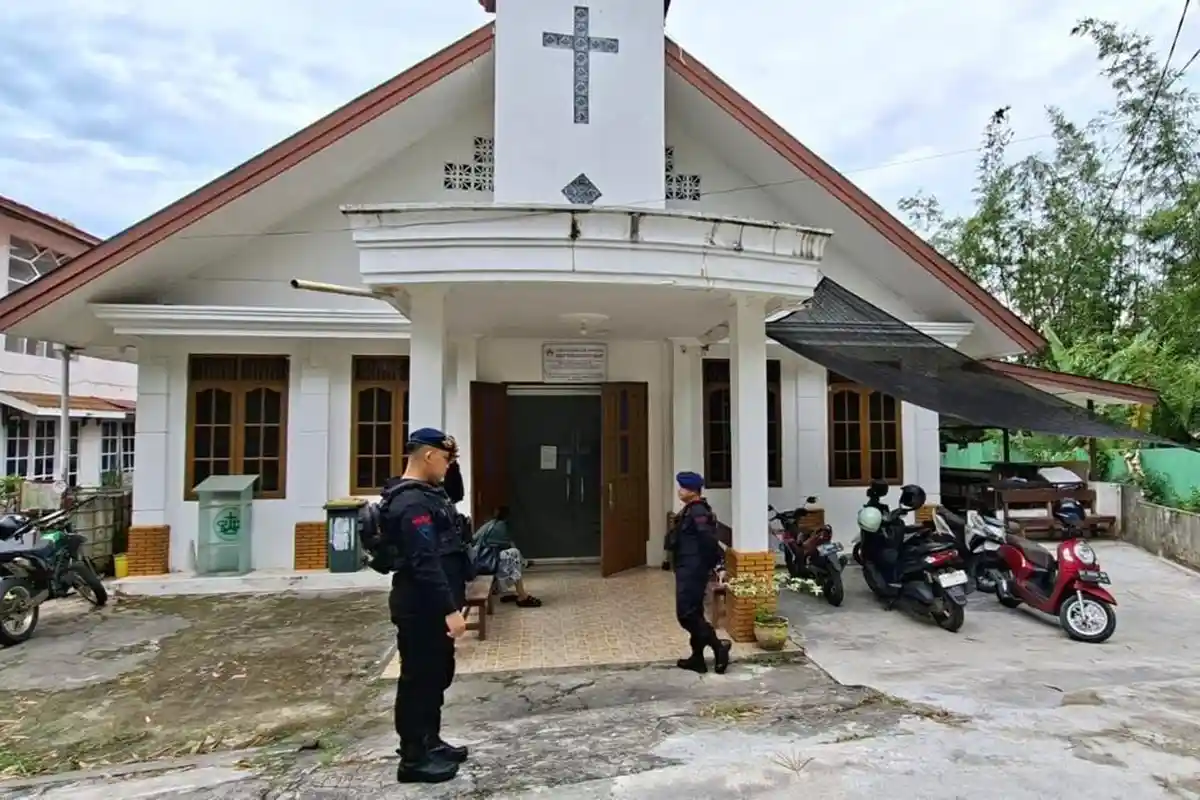 Ciptakan Rasa Aman Dalam Beribadah, Brimob Kaltim Patroli di Sejumlah Gereja di Balikpapan
