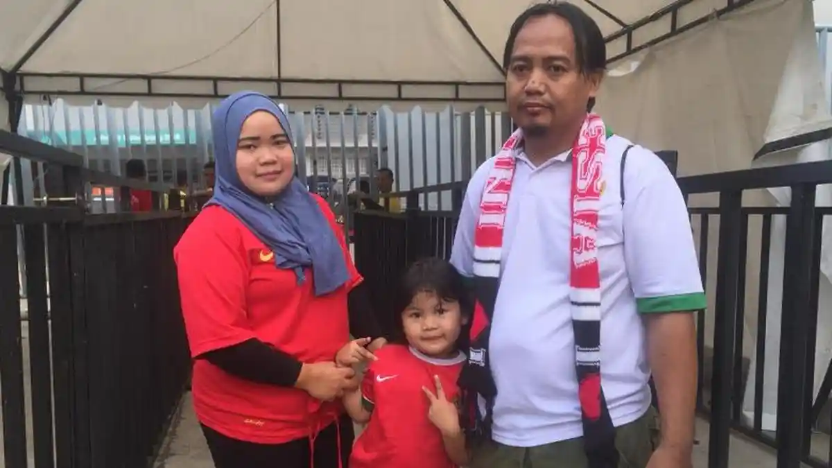 Indonesia vs Hongkong: Halimah Tak Pernah Absen Dukung Timnas Indonesia