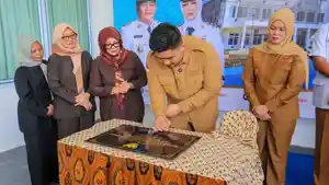 Bupati-Bintan-Roby-Kurniawan-di-Dampingi-Wabup-Deby-Maryant.jpg