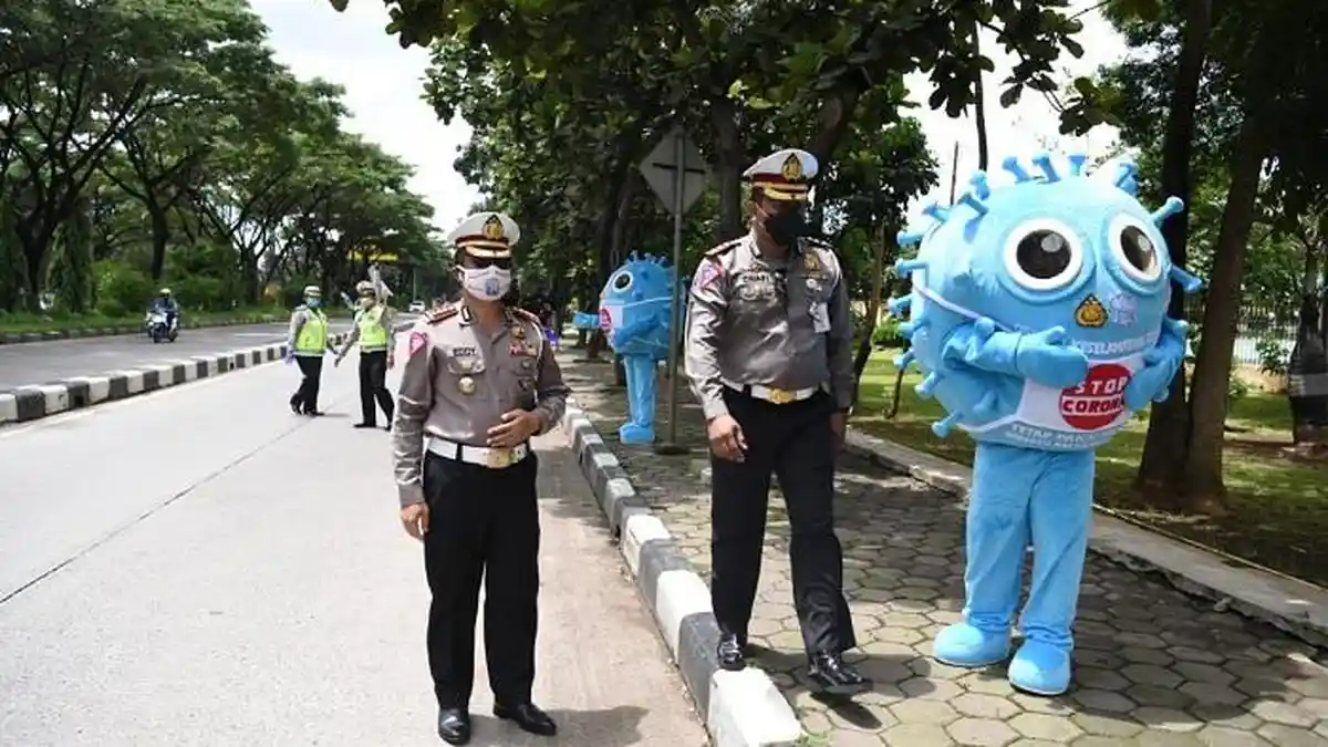 Cegah Penyebaran Covid-19, Ditlantas Polda Jabar Cek Suhu Pengendara Gunakan Thermal Drone