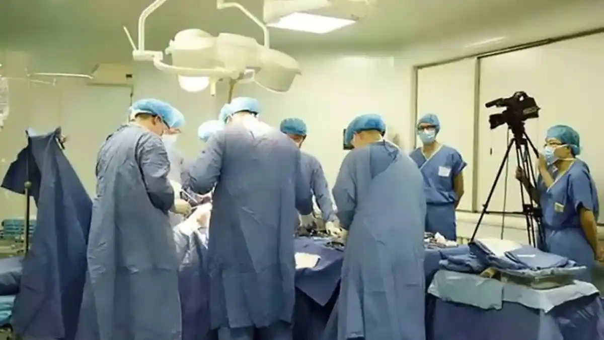 Tutup Botol Tersangkut di Perut Pria Ini, Dokter Gunakan Benda Tak Disangka untuk Mengeluarkannya