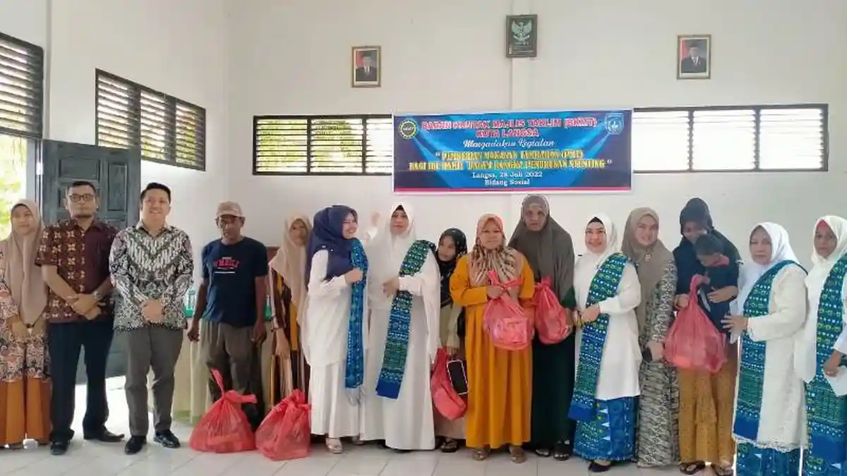 Cegah Stunting, Ketua BKMT Langsa Bantu Makanan Tambahan kepada Ibu Hamil di Langsa Timur 