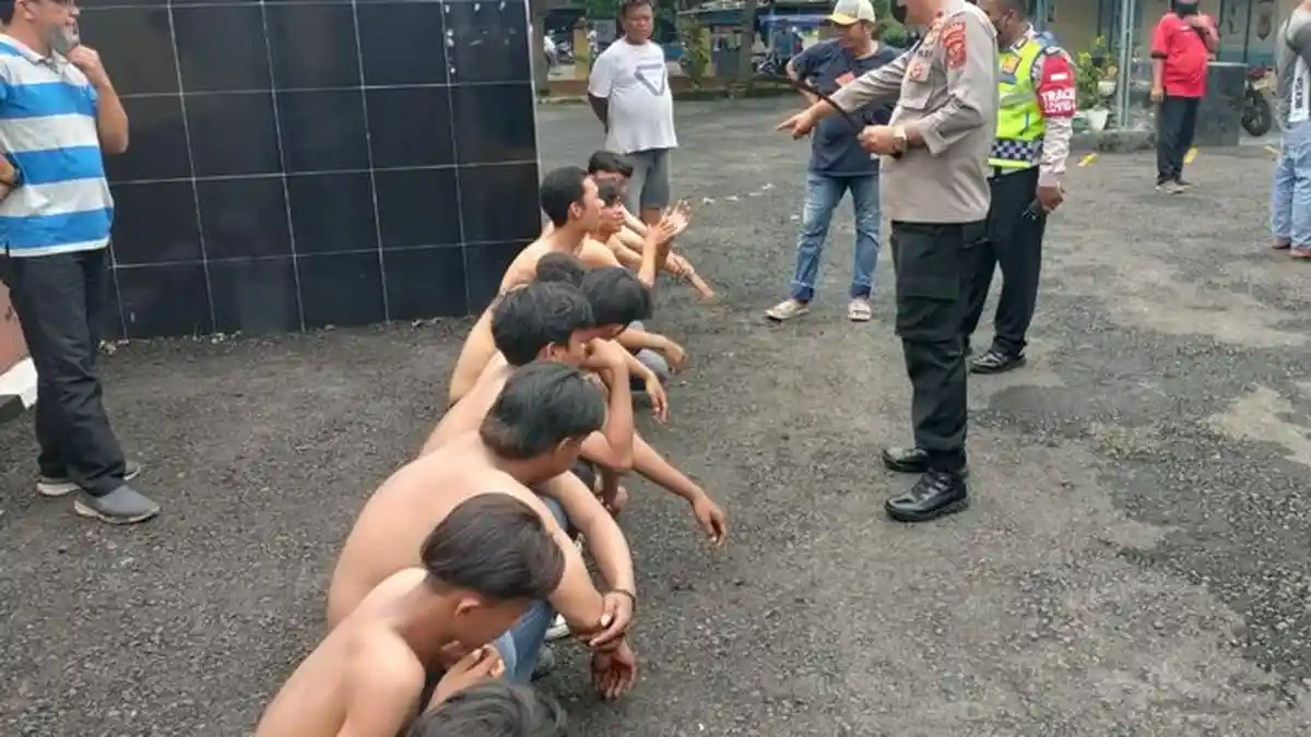 Hendak Tawuran di Pantura Subang, 9 Pelajar SMK yang Bawa Celurit dan Batu Diamankan Polisi  